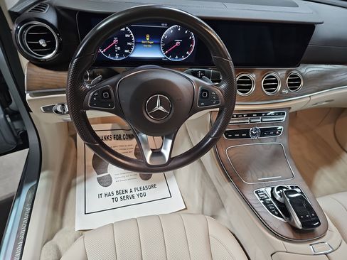 Used 2018 Mercedes-Benz E 400 4MATIC Sedan image 16