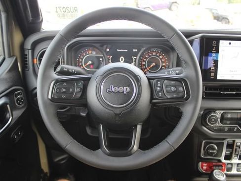 Used 2026 Jeep Gladiator Mojave AWD/4WD image 11