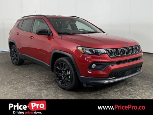 Used 2025 Jeep Compass Latitude w/ Altitude Special Edition AWD/4WD image 1