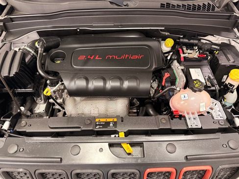 Used 2019 Jeep Renegade Sport w/ Sport Appearance Group AWD/4WD image 6