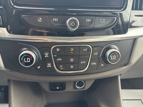 Used 2018 Chevrolet Traverse LT FWD image 25
