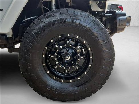 Used 2017 Jeep Wrangler Unlimited Rubicon AWD/4WD image 21