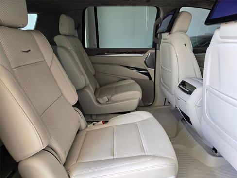 New 2026 Cadillac Escalade ESV Platinum Sport w/ LPO, Floor Liner Package AWD/4WD image 32
