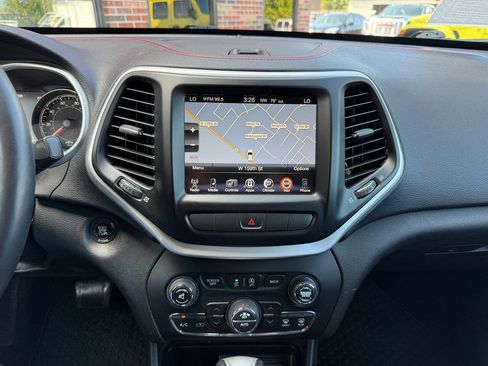 Used 2015 Jeep Cherokee Trailhawk w/ Comfort/Convenience Group AWD/4WD image 14
