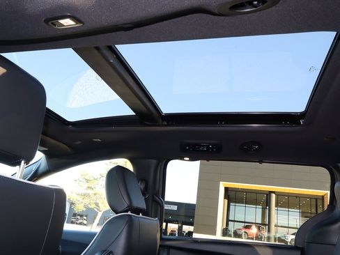 New 2025 Chrysler Pacifica Limited image 16