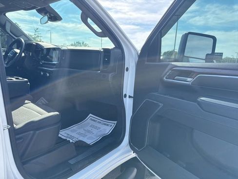 Used 2024 GMC Sierra 2500 SLE image 10