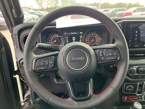Used 2024 Jeep Gladiator Rubicon image 19
