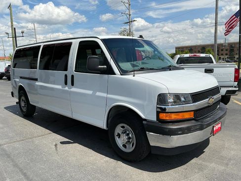 Used 2017 Chevrolet Express 3500 LT w/ LT Preferred Equipment Group RWD image 3