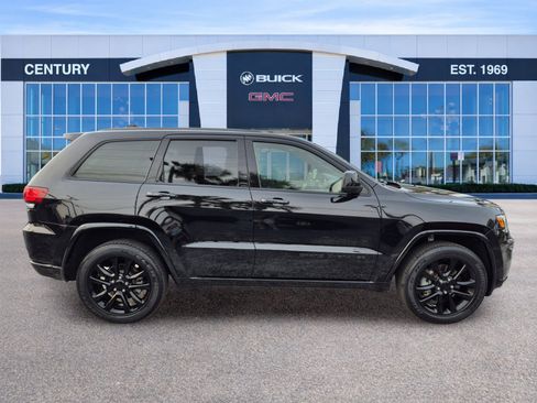 Used 2021 Jeep Grand Cherokee Laredo X AWD/4WD image 3