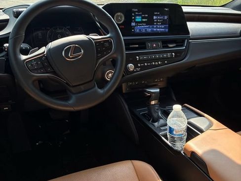 Used 2022 Lexus ES 350 w/ Premium Package FWD image 4