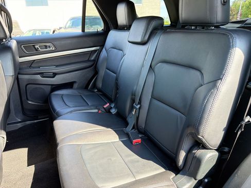Used 2018 Ford Explorer XLT w/ Equipment Group 202A FWD image 26