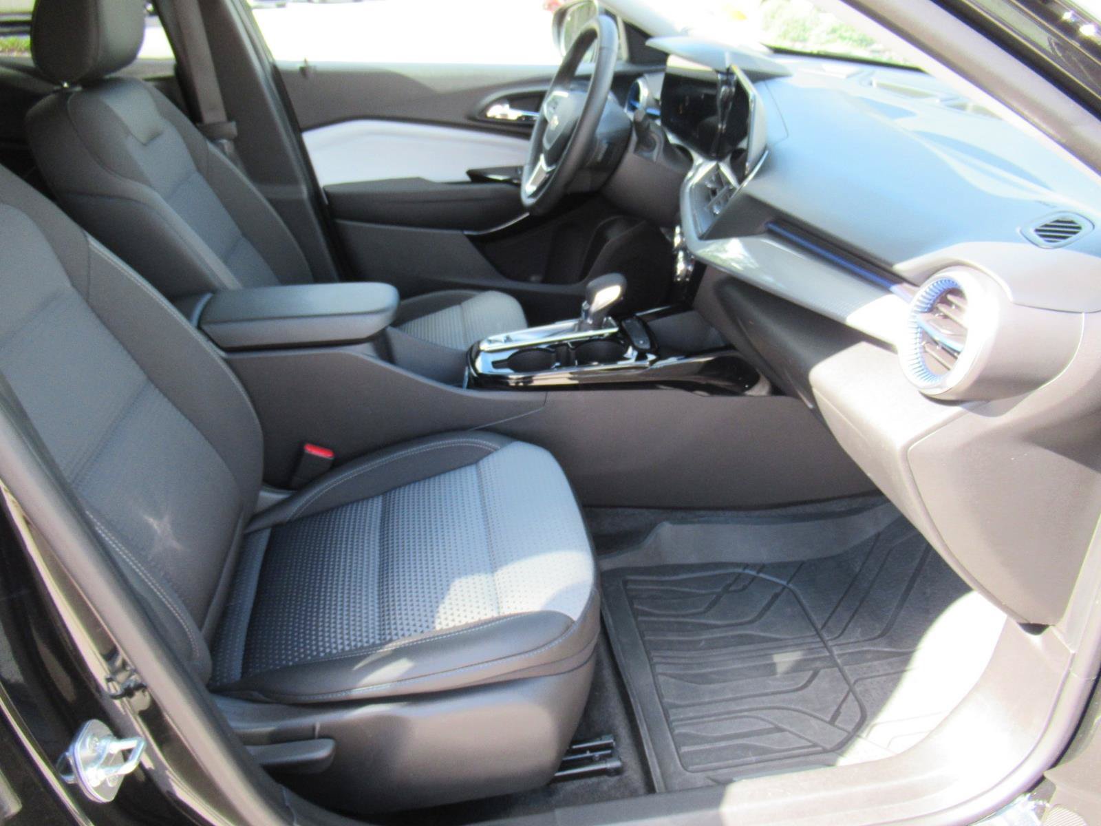 Used 2025 Chevrolet Trax LT w/ Driver Confidence Package FWD image 10