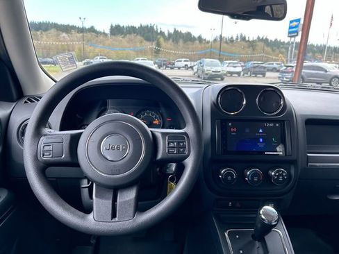 Used 2017 Jeep Patriot Sport w/ Power Value Group AWD/4WD image 10