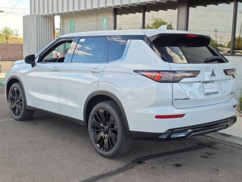 New 2026 Mitsubishi Outlander LE FWD image 5