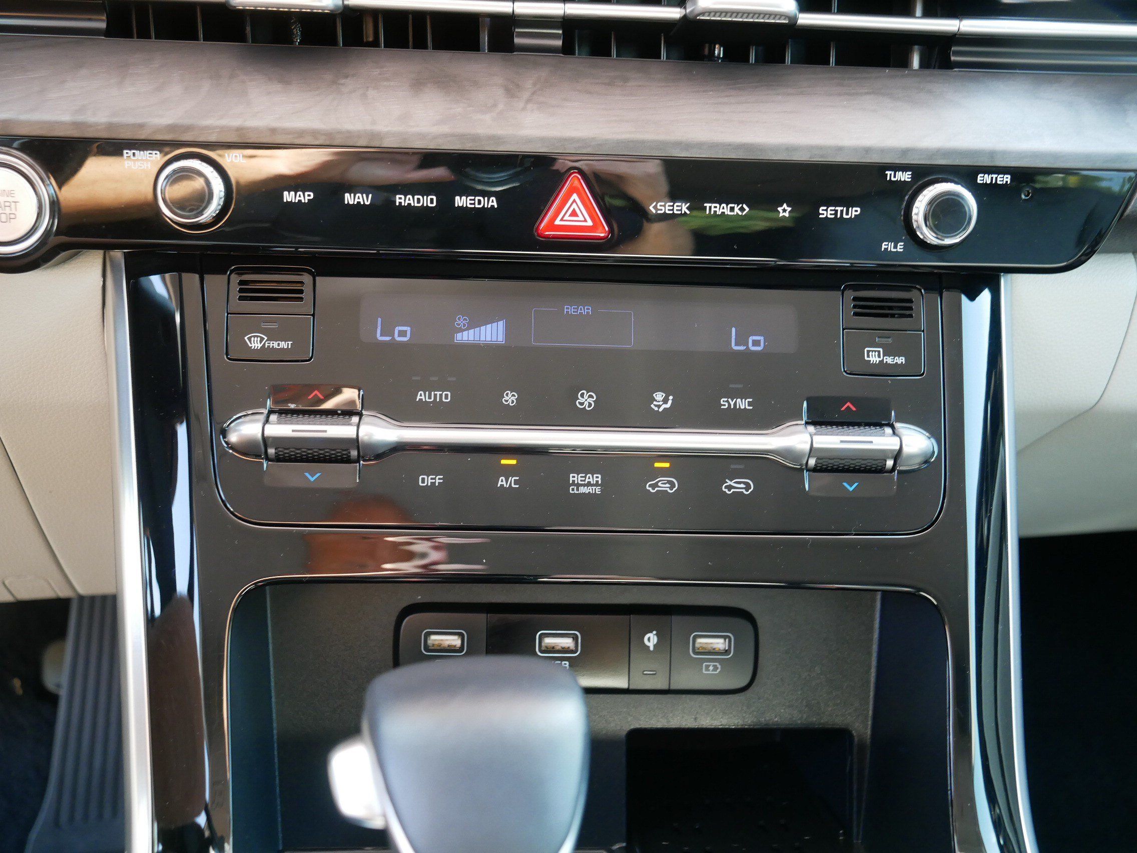 Certified 2024 Kia Carnival EX FWD image 23