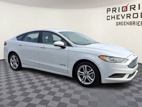 Used 2018 Ford Fusion S image 2