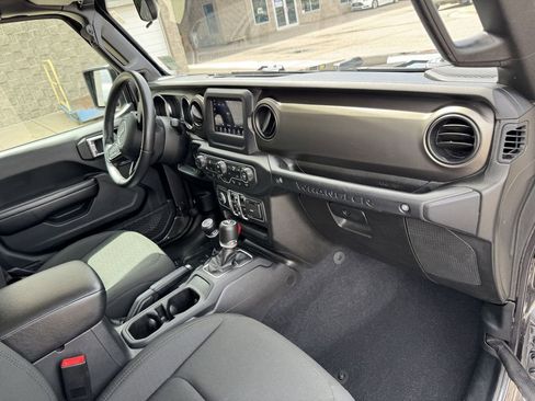 Used 2019 Jeep Wrangler Unlimited Sport S AWD/4WD image 28