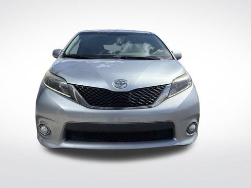 Used 2016 Toyota Sienna SE w/ SE Preferred Package FWD image 3