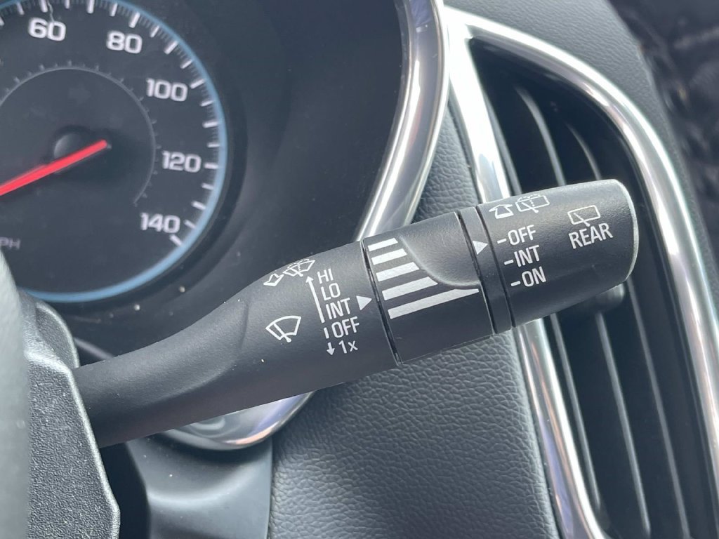 Used 2018 Chevrolet Equinox LT FWD image 38