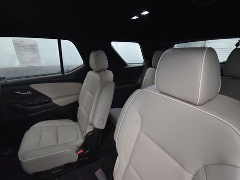 Used 2023 Chevrolet Traverse Premier image 12