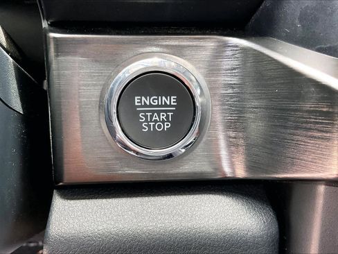 Used 2024 Ford F250 Lariat w/ Lariat Ultimate Package AWD/4WD image 31