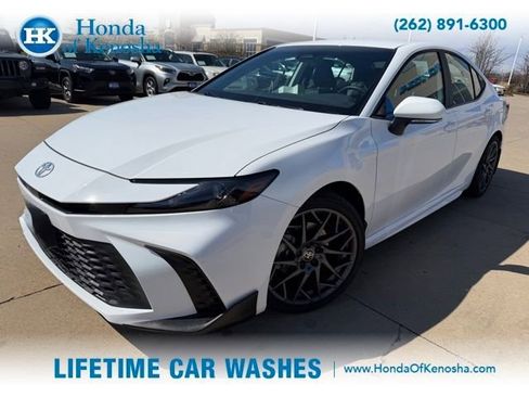 Used 2025 Toyota Camry SE FWD image 1