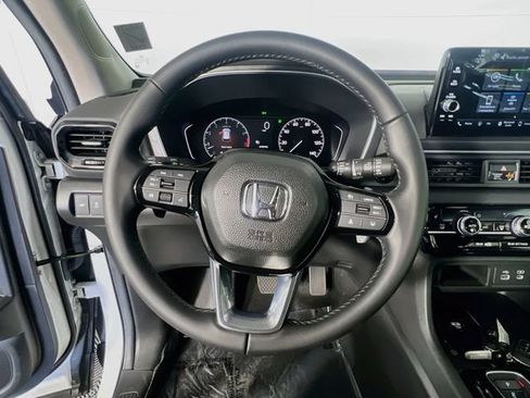 Used 2025 Honda Pilot EX-L image 16