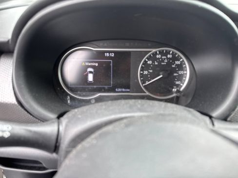 Used 2018 Nissan Kicks SV FWD image 2