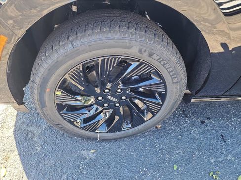 New 2026 Lincoln Navigator L Reserve w/ Jet Appearance Package image 9