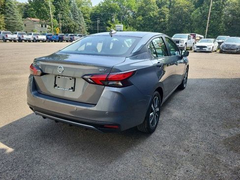 Used 2021 Nissan Versa SV image 6
