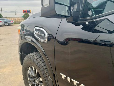 Used 2017 Nissan Titan PRO-4X w/ Pro-4x Convenience Package AWD/4WD image 10