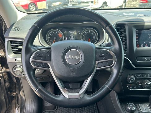 Used 2019 Jeep Cherokee Latitude Plus w/ Comfort/Convenience Group AWD/4WD image 21