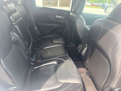 Used 2017 Jeep Cherokee Limited FWD image 28