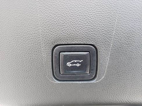 Used 2021 Chevrolet Traverse LT AWD/4WD image 19