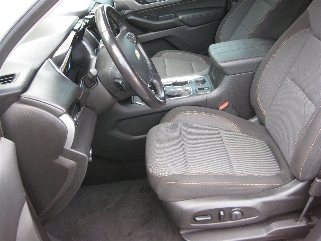 Used 2021 Chevrolet Traverse LT FWD image 12