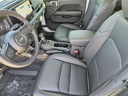 New 2026 Jeep Gladiator Sport AWD/4WD image 16