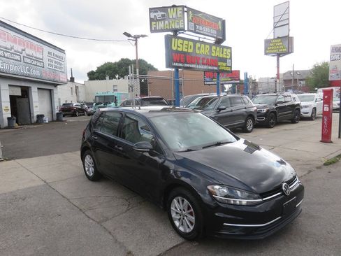 Used 2019 Volkswagen Golf S FWD image 3