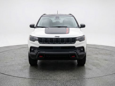 Used 2025 Jeep Compass Trailhawk AWD/4WD image 2