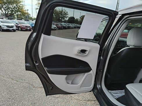 Used 2017 Jeep Compass Latitude w/ Cold Weather Group image 12