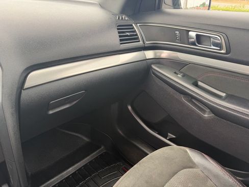 Used 2018 Ford Explorer XLT w/ Equipment Group 202A AWD/4WD image 26
