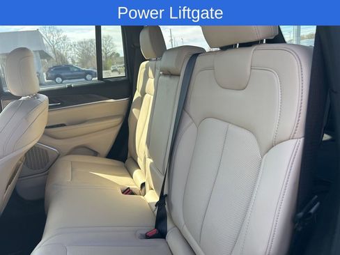 Used 2025 Jeep Grand Cherokee Limited w/ Luxury Tech Group II image 10