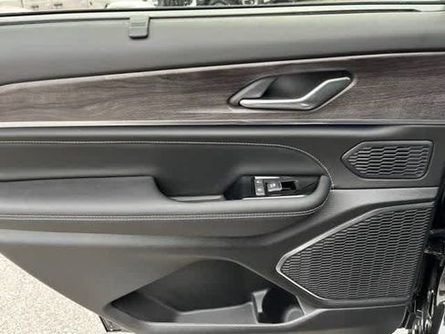 New 2025 Jeep Grand Cherokee L Overland w/ Luxury Tech Group IV image 27