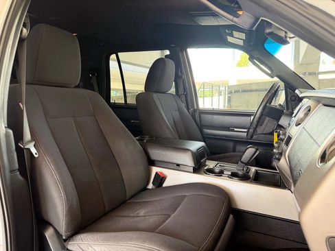 Used 2017 Ford Expedition XLT AWD/4WD image 28