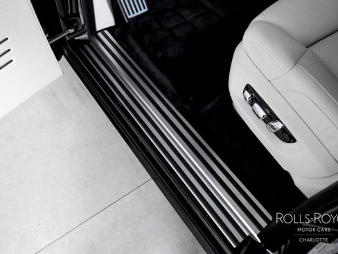 Certified 2025 Rolls-Royce Phantom Sedan image 18