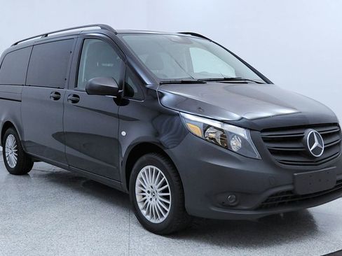 Used 2023 Mercedes-Benz Metris Passenger image 7