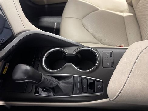 Used 2022 Toyota Camry XLE image 39