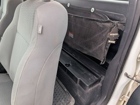 Used 2016 Toyota Tacoma SR image 11