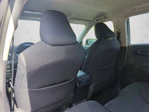 Used 2020 Toyota Highlander L image 18