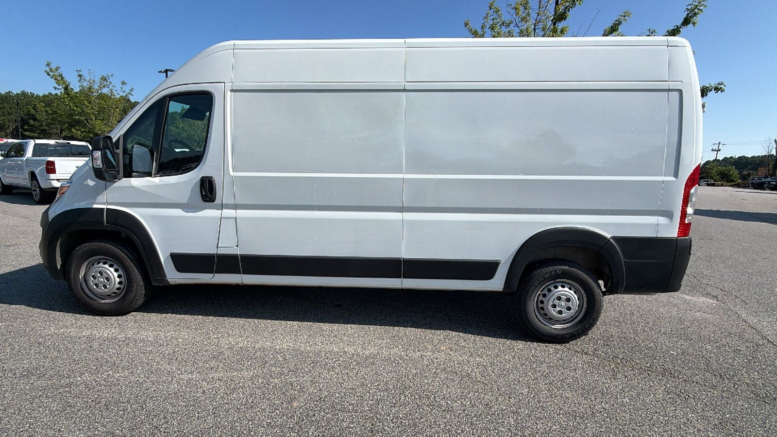 Used 2024 RAM ProMaster 2500 w/ Convenience Group FWD image 11