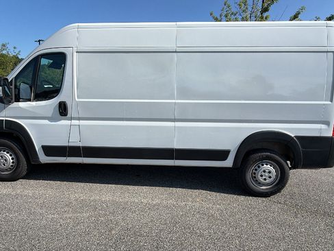 Used 2024 RAM ProMaster 2500 w/ Convenience Group FWD image 11
